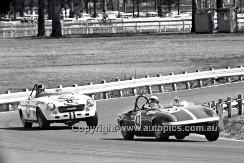 68607 - P. Meyer, Lotus Elan & J. Quinn, Datsun 2000 -  Warwick Farm 1968 - Photographer - Lance J Ruting