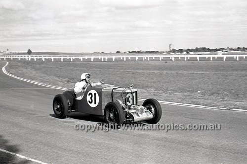 69210 - Rod Murphy, MG Q - 4th May 1969  Sandown  - Photographer Peter D'Abbs