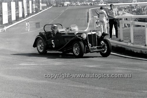 69217 - Linden Wilcox, MG TC - 4th May 1969  Sandown  - Photographer Peter D'Abbs