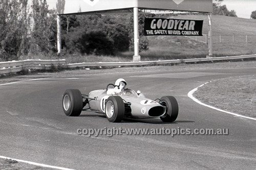 69219 - Andy MacGregor, MacGregor-Cosworth - 4th May 1969  Sandown  - Photographer Peter D'Abbs