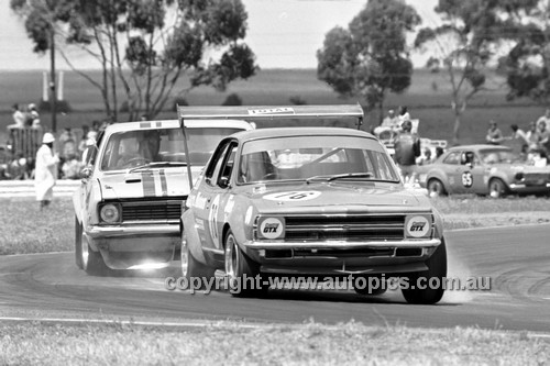 71330 - Bob Jane, Torana V8 & Norm Beechey, Holden Monaro - Calder 15th August 1971 - Photographer Peter D'Abbs