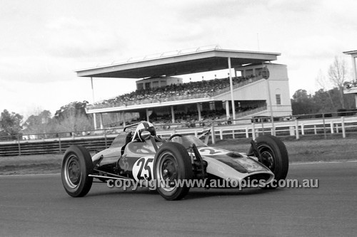 70990 - Colin Mert, Mako Vee  -  Warwick Farm 12th July 1970 - Photographer Lance J Ruting