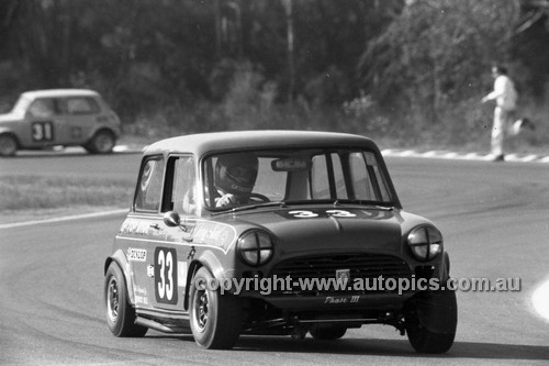 72332 - Terry Shiel, Morris Mini - Warwick Farm  1972 - Photographer Lance J Ruting