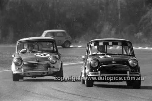 72331 - Lindsay Watkins & Robert Pymont, Morris Mini - Warwick Farm  1972 - Photographer Lance J Ruting