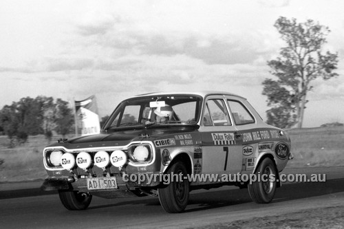 71341 - Bob Inglis, Ford Escort TC - Dulux Rally Oran Park 1971 - Photographer Lance Ruting