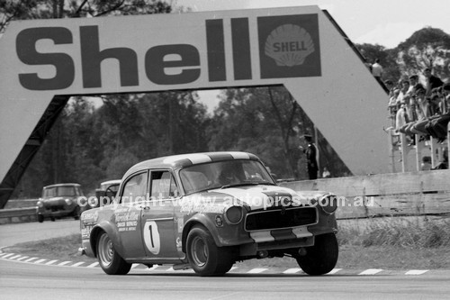 69253 - Barry Sharp, Holden FE V8 - Warwick Farm 1969 - Photographer Lance J Ruting.