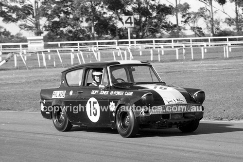 69257 - Phil Ward, Ford Anglia - Warwick Farm 1969 - Photographer Lance J Ruting.