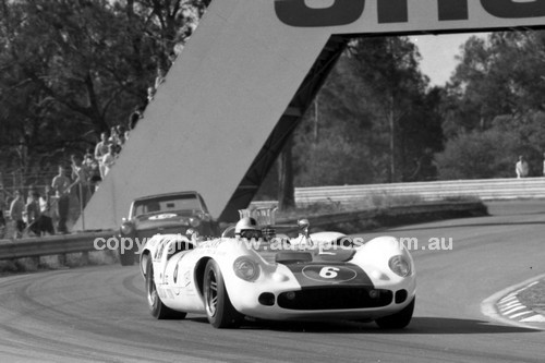 69319 - Denis Geary, Lola T70 MK2 - Warwick Farm 1969 - Photographer Lance J Ruting.