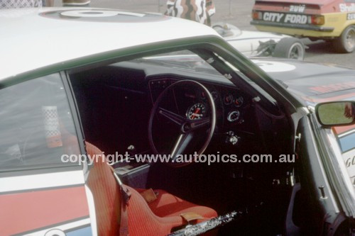 76108 - Allan Moffat, Falcon XB GT - Lakeside 1976 -  Martin Domeracki Collection