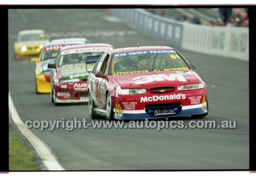 FIA 1000 Bathurst 19th November 2000 - Photographer Marshall Cass - Code 00-MC-B00-009