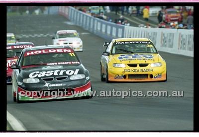 FIA 1000 Bathurst 19th November 2000 - Photographer Marshall Cass - Code 00-MC-B00-014