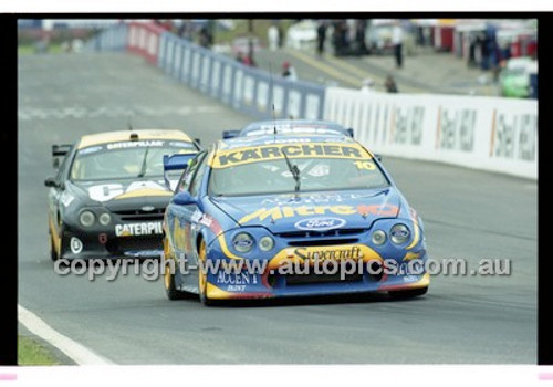 FIA 1000 Bathurst 19th November 2000 - Photographer Marshall Cass - Code 00-MC-B00-027