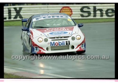 FIA 1000 Bathurst 19th November 2000 - Photographer Marshall Cass - Code 00-MC-B00-029