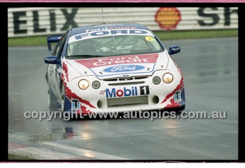 FIA 1000 Bathurst 19th November 2000 - Photographer Marshall Cass - Code 00-MC-B00-040