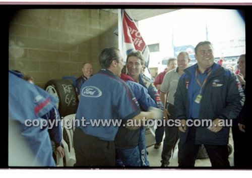 FIA 1000 Bathurst 19th November 2000 - Photographer Marshall Cass - Code 00-MC-B00-063