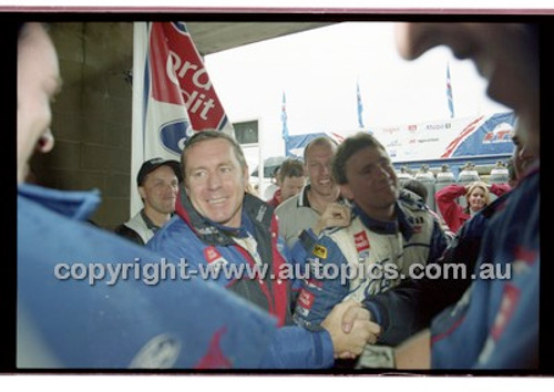 FIA 1000 Bathurst 19th November 2000 - Photographer Marshall Cass - Code 00-MC-B00-064