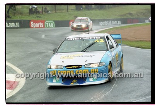 FIA 1000 Bathurst 19th November 2000 - Photographer Marshall Cass - Code 00-MC-B00-079