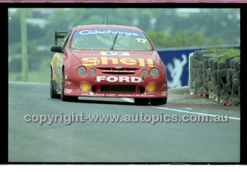 FIA 1000 Bathurst 19th November 2000 - Photographer Marshall Cass - Code 00-MC-B00-160