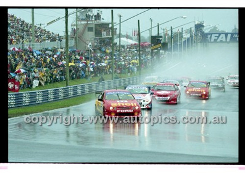 FIA 1000 Bathurst 19th November 2000 - Photographer Marshall Cass - Code 00-MC-B00-193