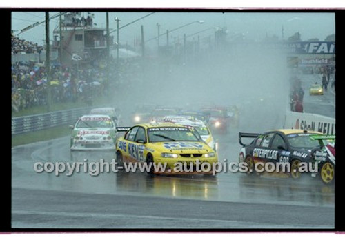 FIA 1000 Bathurst 19th November 2000 - Photographer Marshall Cass - Code 00-MC-B00-197