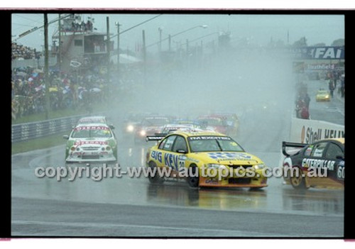 FIA 1000 Bathurst 19th November 2000 - Photographer Marshall Cass - Code 00-MC-B00-198