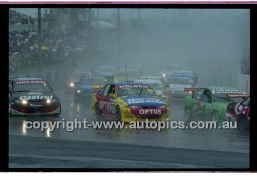 FIA 1000 Bathurst 19th November 2000 - Photographer Marshall Cass - Code 00-MC-B00-202