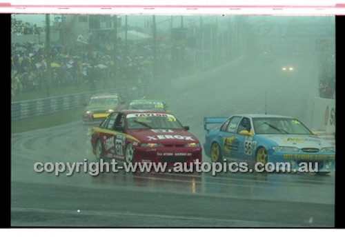 FIA 1000 Bathurst 19th November 2000 - Photographer Marshall Cass - Code 00-MC-B00-209