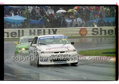 FIA 1000 Bathurst 19th November 2000 - Photographer Marshall Cass - Code 00-MC-B00-236