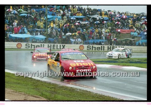 FIA 1000 Bathurst 19th November 2000 - Photographer Marshall Cass - Code 00-MC-B00-241