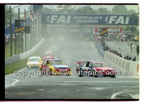 FIA 1000 Bathurst 19th November 2000 - Photographer Marshall Cass - Code 00-MC-B00-247