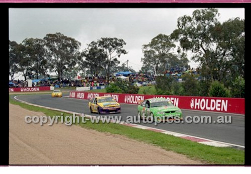 FIA 1000 Bathurst 19th November 2000 - Photographer Marshall Cass - Code 00-MC-B00-274