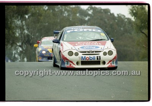 FIA 1000 Bathurst 19th November 2000 - Photographer Marshall Cass - Code 00-MC-B00-277