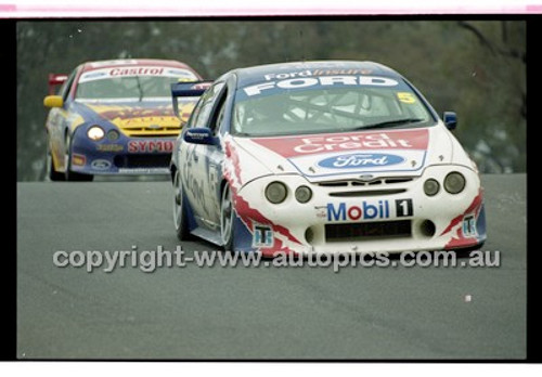 FIA 1000 Bathurst 19th November 2000 - Photographer Marshall Cass - Code 00-MC-B00-282