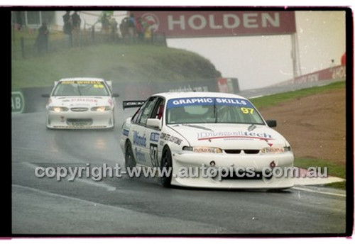 FIA 1000 Bathurst 19th November 2000 - Photographer Marshall Cass - Code 00-MC-B00-295