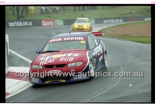 FIA 1000 Bathurst 19th November 2000 - Photographer Marshall Cass - Code 00-MC-B00-330