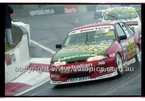 FIA 1000 Bathurst 19th November 2000 - Photographer Marshall Cass - Code 00-MC-B00-339