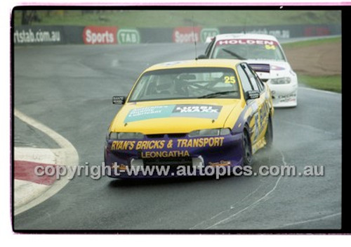FIA 1000 Bathurst 19th November 2000 - Photographer Marshall Cass - Code 00-MC-B00-343