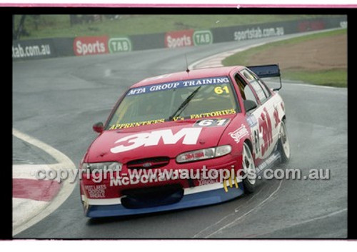 FIA 1000 Bathurst 19th November 2000 - Photographer Marshall Cass - Code 00-MC-B00-347