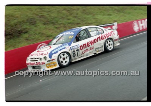 FIA 1000 Bathurst 19th November 2000 - Photographer Marshall Cass - Code 00-MC-B00-368