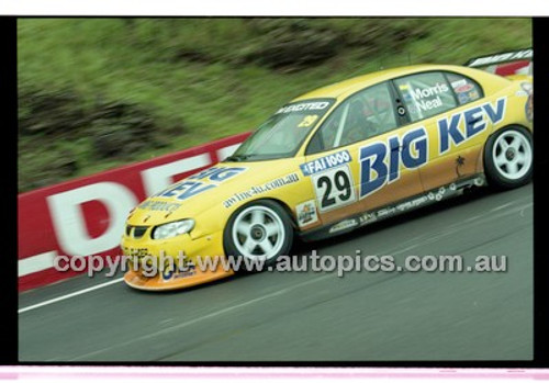 FIA 1000 Bathurst 19th November 2000 - Photographer Marshall Cass - Code 00-MC-B00-378