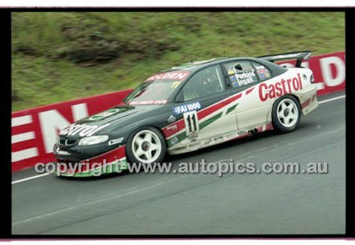 FIA 1000 Bathurst 19th November 2000 - Photographer Marshall Cass - Code 00-MC-B00-381