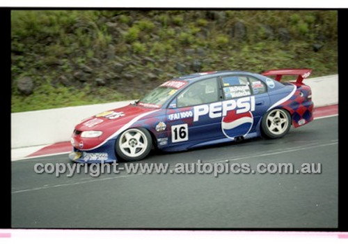 FIA 1000 Bathurst 19th November 2000 - Photographer Marshall Cass - Code 00-MC-B00-397