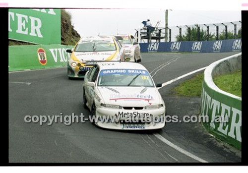 FIA 1000 Bathurst 19th November 2000 - Photographer Marshall Cass - Code 00-MC-B00-430