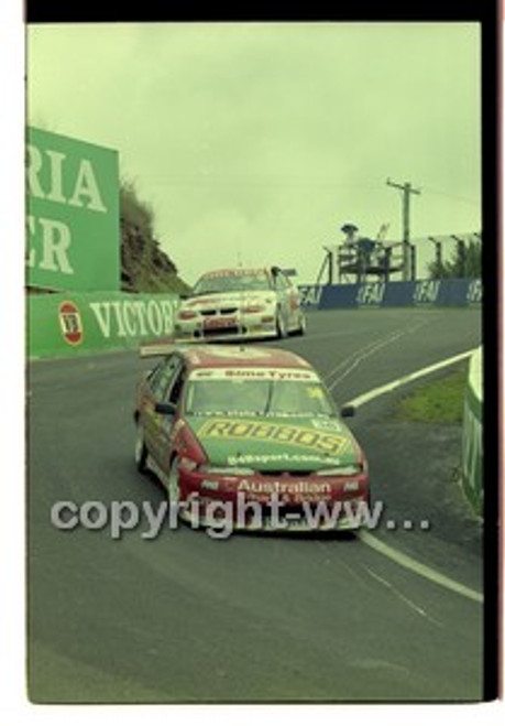 FIA 1000 Bathurst 19th November 2000 - Photographer Marshall Cass - Code 00-MC-B00-441