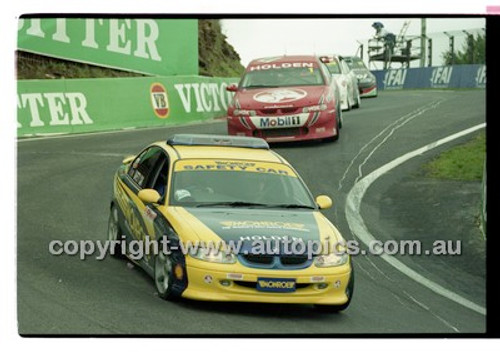 FIA 1000 Bathurst 19th November 2000 - Photographer Marshall Cass - Code 00-MC-B00-494