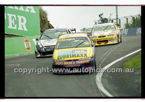 FIA 1000 Bathurst 19th November 2000 - Photographer Marshall Cass - Code 00-MC-B00-508