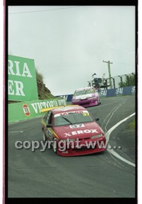 FIA 1000 Bathurst 19th November 2000 - Photographer Marshall Cass - Code 00-MC-B00-515