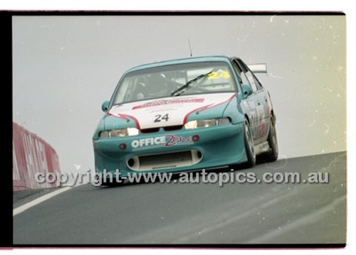FIA 1000 Bathurst 19th November 2000 - Photographer Marshall Cass - Code 00-MC-B00-535