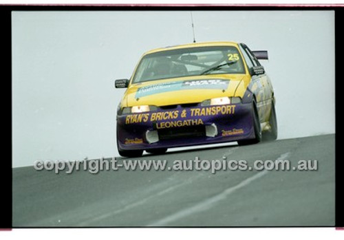 FIA 1000 Bathurst 19th November 2000 - Photographer Marshall Cass - Code 00-MC-B00-556