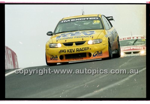 FIA 1000 Bathurst 19th November 2000 - Photographer Marshall Cass - Code 00-MC-B00-565